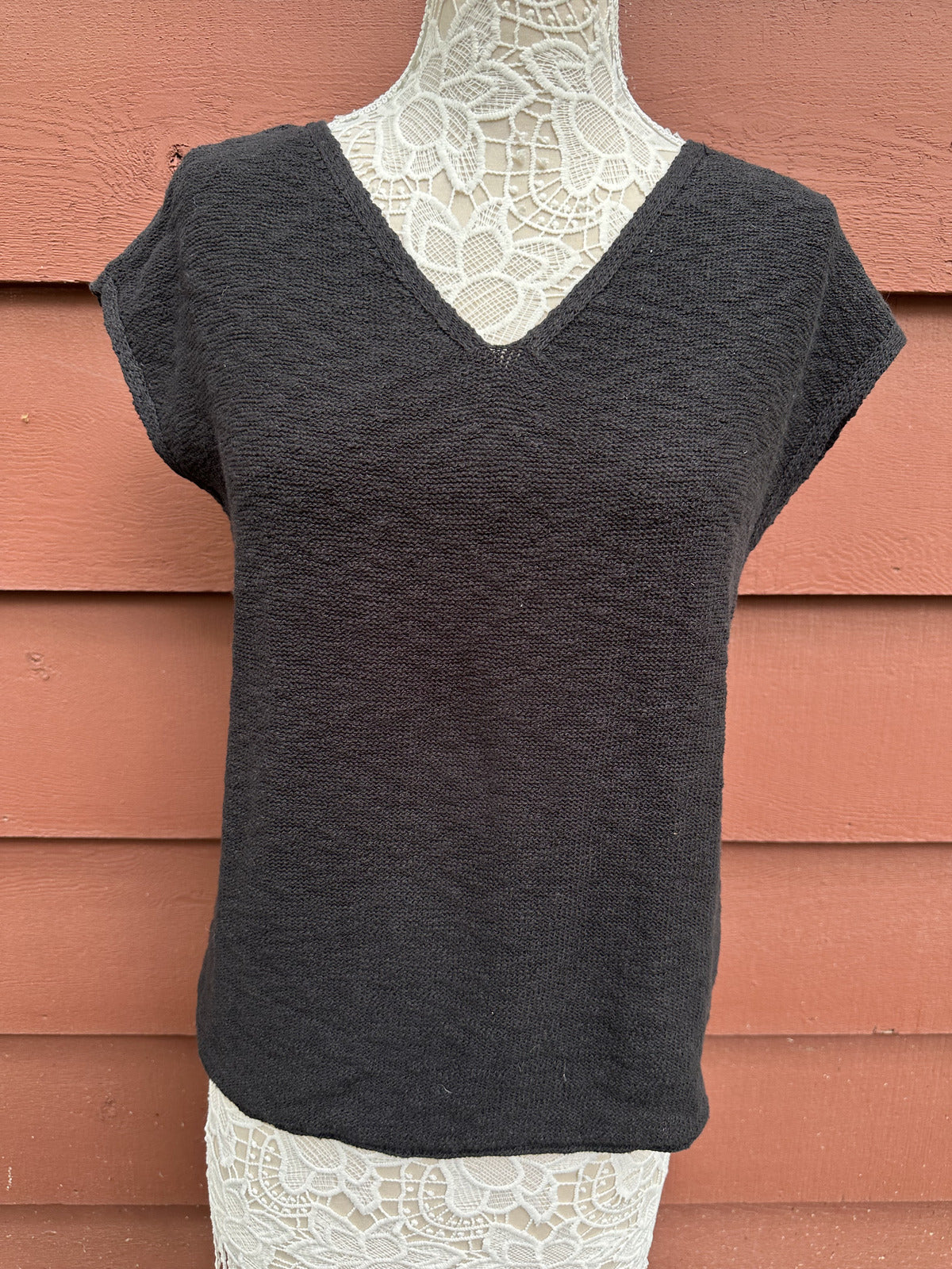 Joe Fresh Black Knit Top V Neck Cap Sleeve Sweater Vest Minimalist Y2K