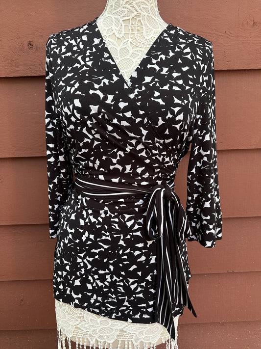 Laundry by Shelli Segal Black and White Abstract Print Wrap Top