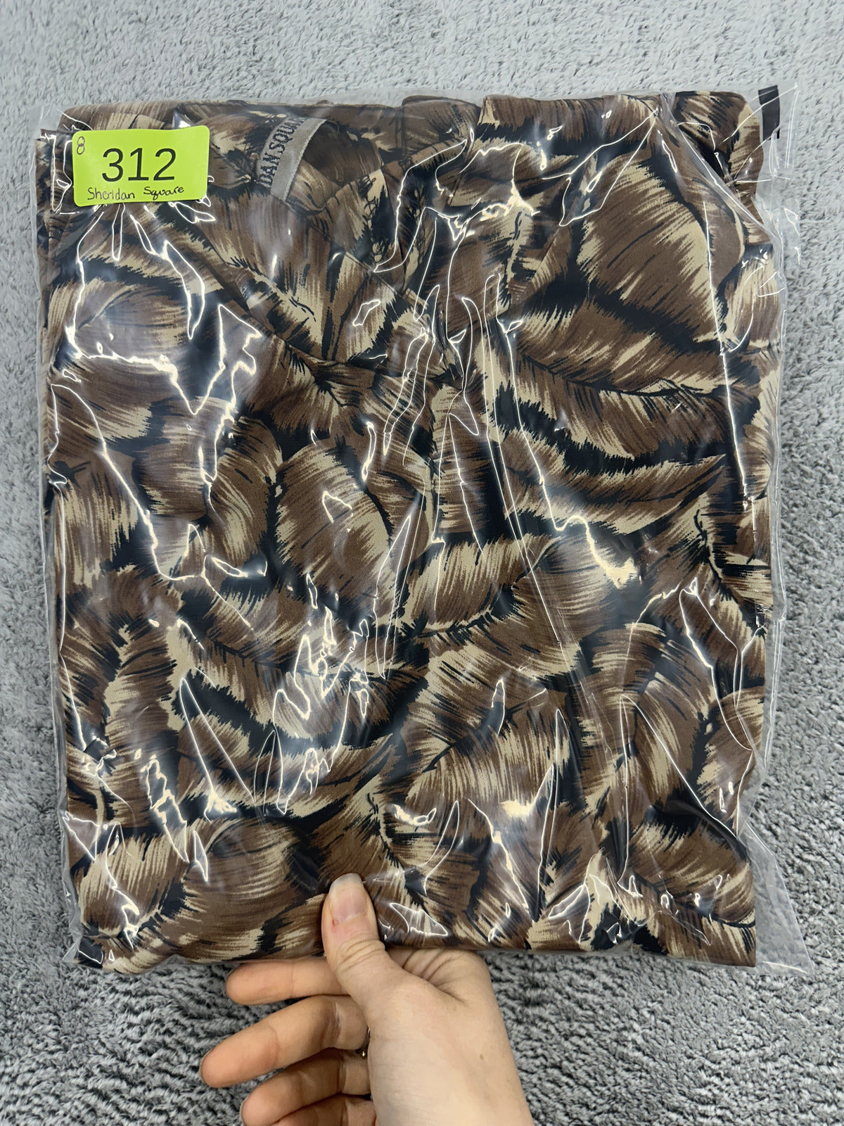 Sheridan Square Vintage Blouse Brown Black Feather Leaf Print Mock Neck Keyhole