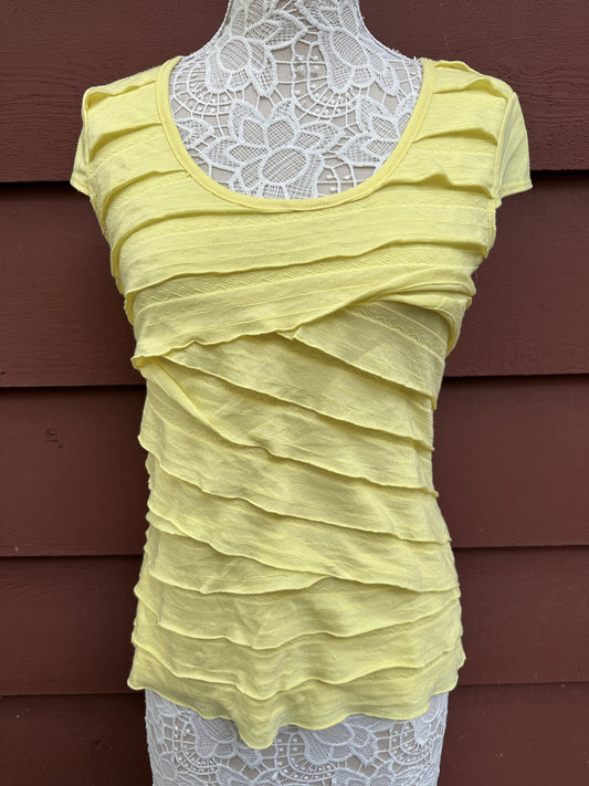 A Byer Yellow Textured Layered Scoop Neck Short Sleeve Top