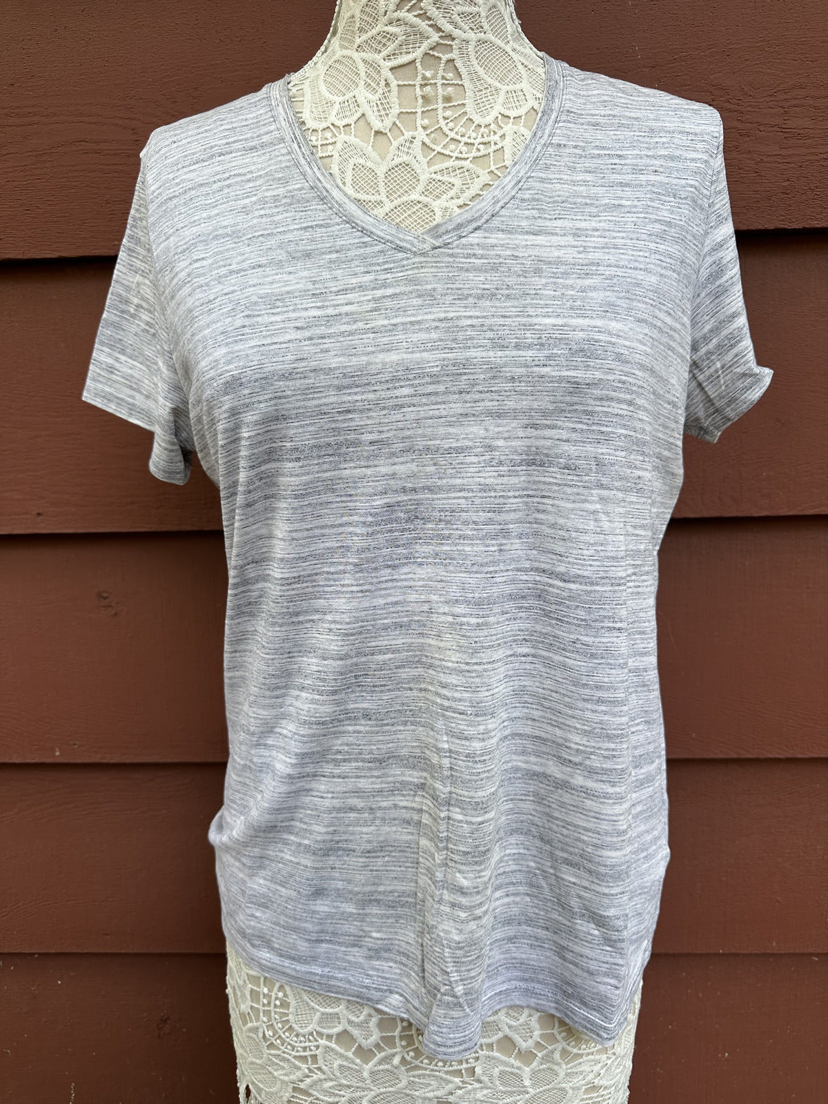 Croft & Barrow Heather Gray V Neck Classic Tee Casual Minimalist Short Sleeve