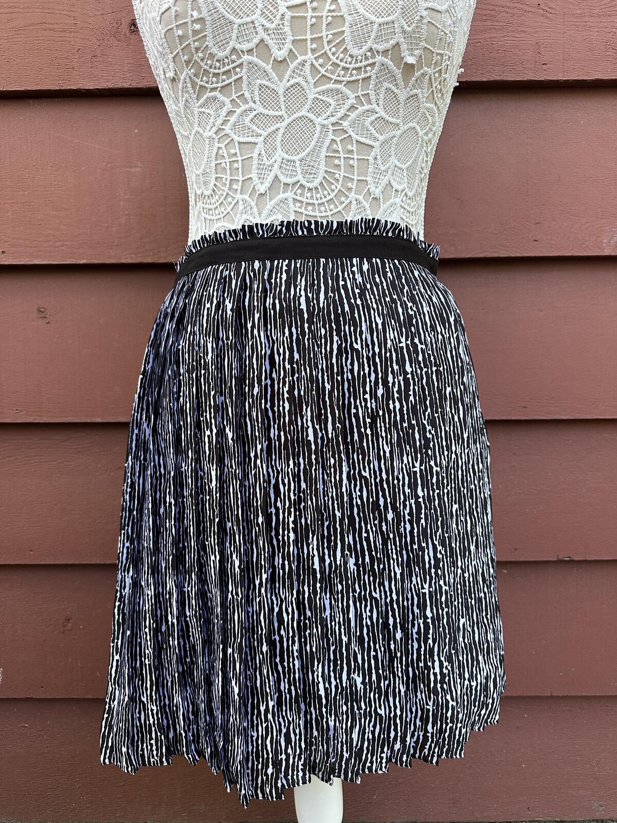 Anne Klein Pleated Black and White Skirt Classic Chic Aesthetic