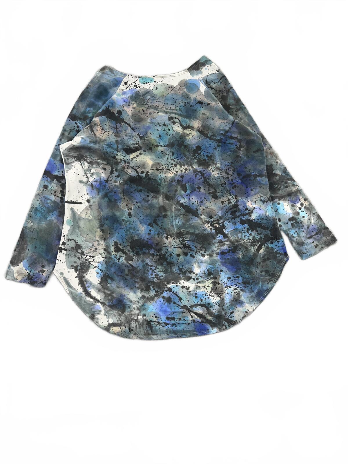 Sucesos Hand Painted Oversized Raglan Sleeve Shirt with Abstract Blue and Black
