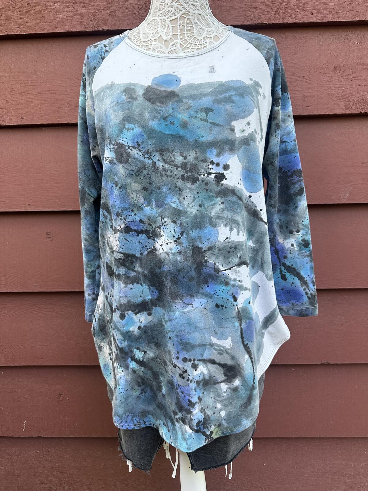 Sucesos Hand Painted Oversized Raglan Sleeve Shirt with Abstract Blue and Black