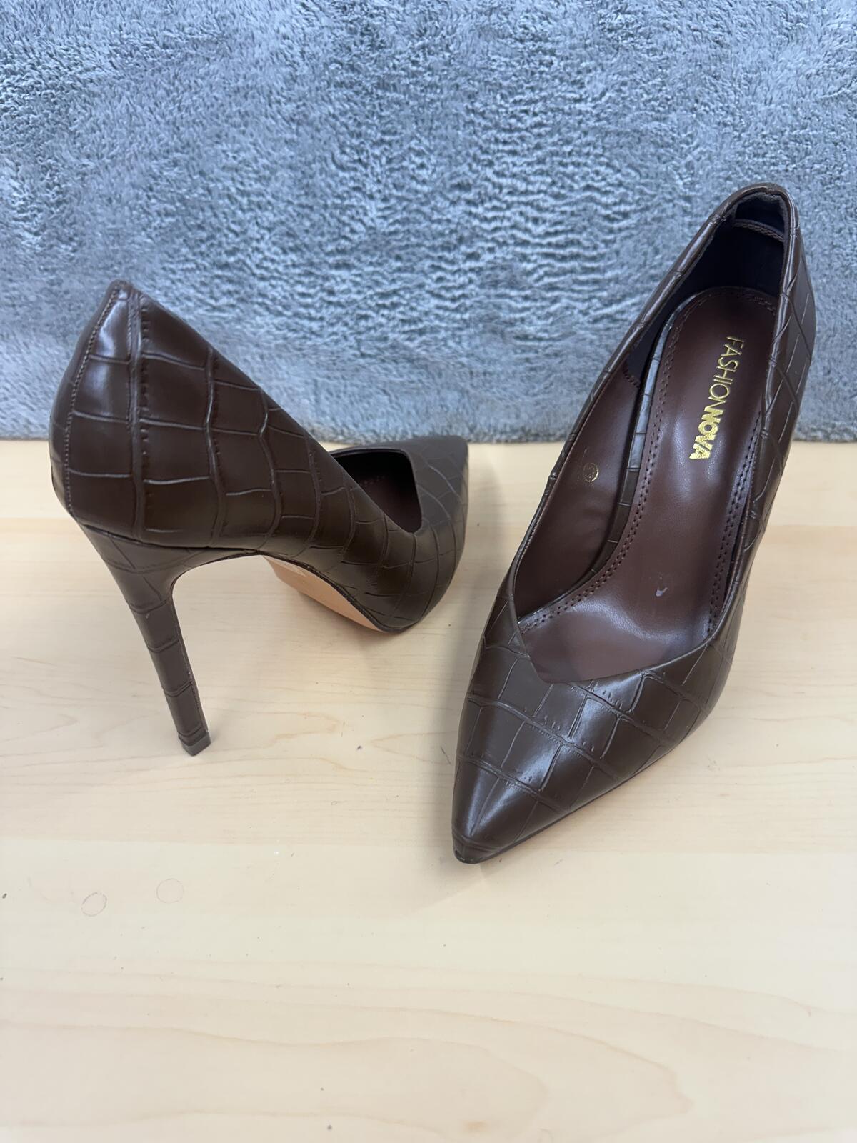 Fashion Nova Brown Croc Embossed Pointed Toe Heels Classic Elegant Stiletto