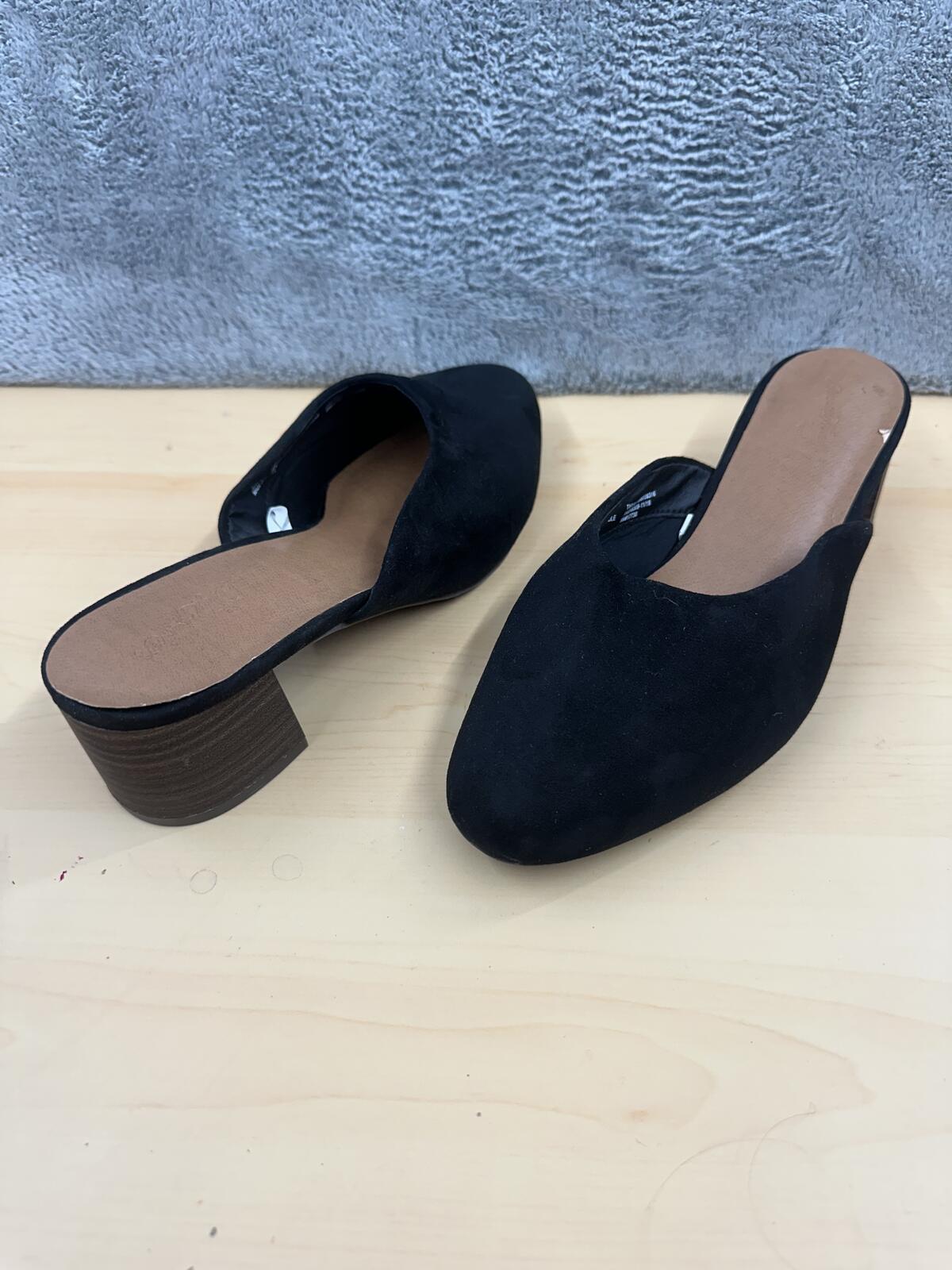 Universal Thread Black Suede Mules with Block Heel Classic Minimalist Preppy