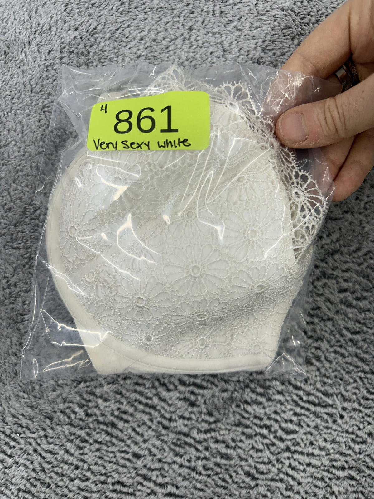 Victoria's Secret Very Sexy White Lace Underwire Bra 36C Y2K Fairycore Feminine