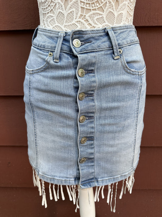American Eagle Light Wash Denim Skirt Y2K Skater Preppy Style with Button Front