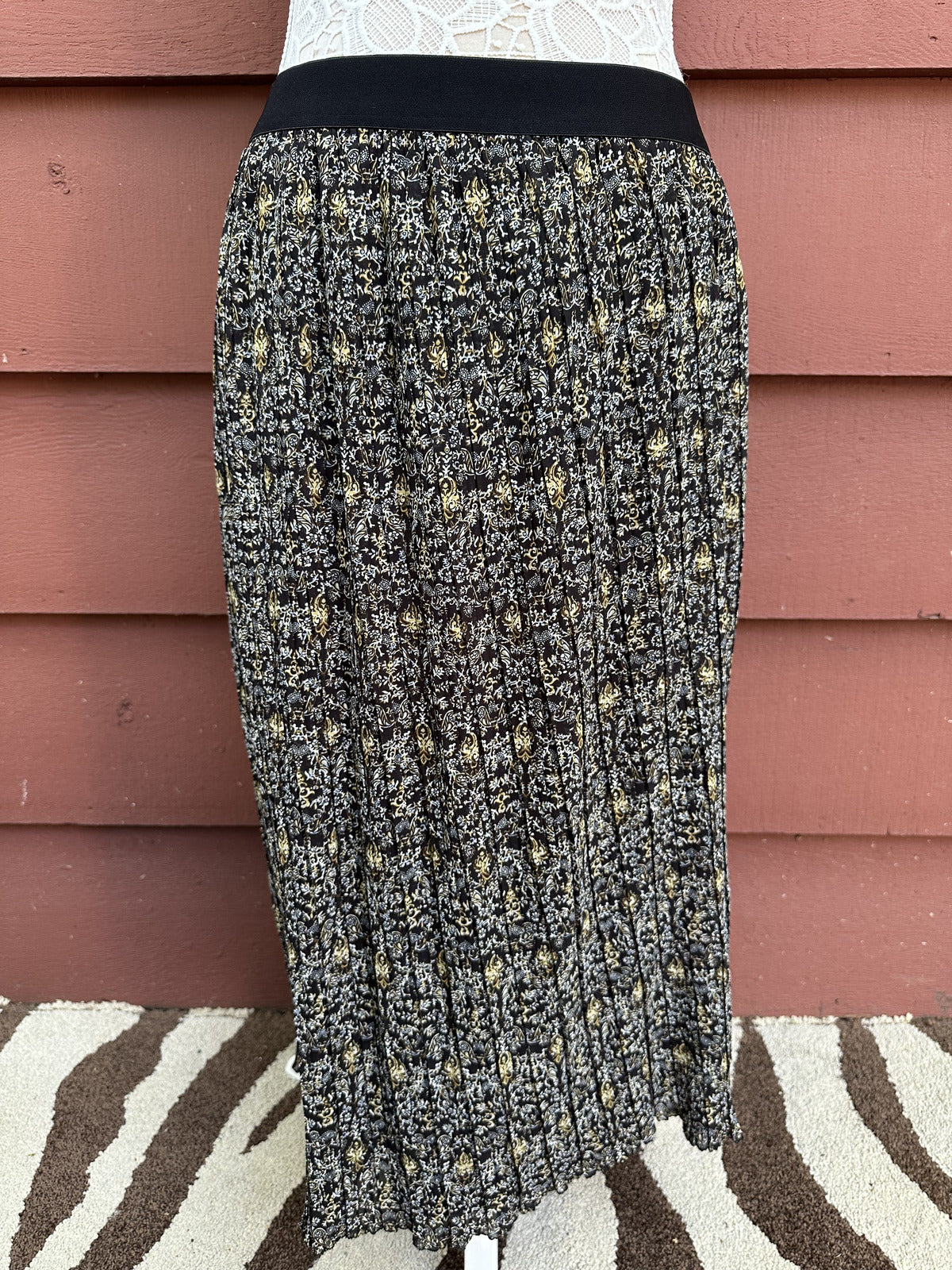 NWT Beyond Words Black Gold Medallion Pleated Midi Skirt Accordion Pleats