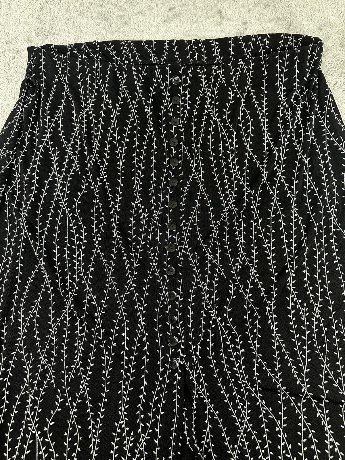 Briggs New York Vintage Black and White Abstract Pattern Midi Skirt