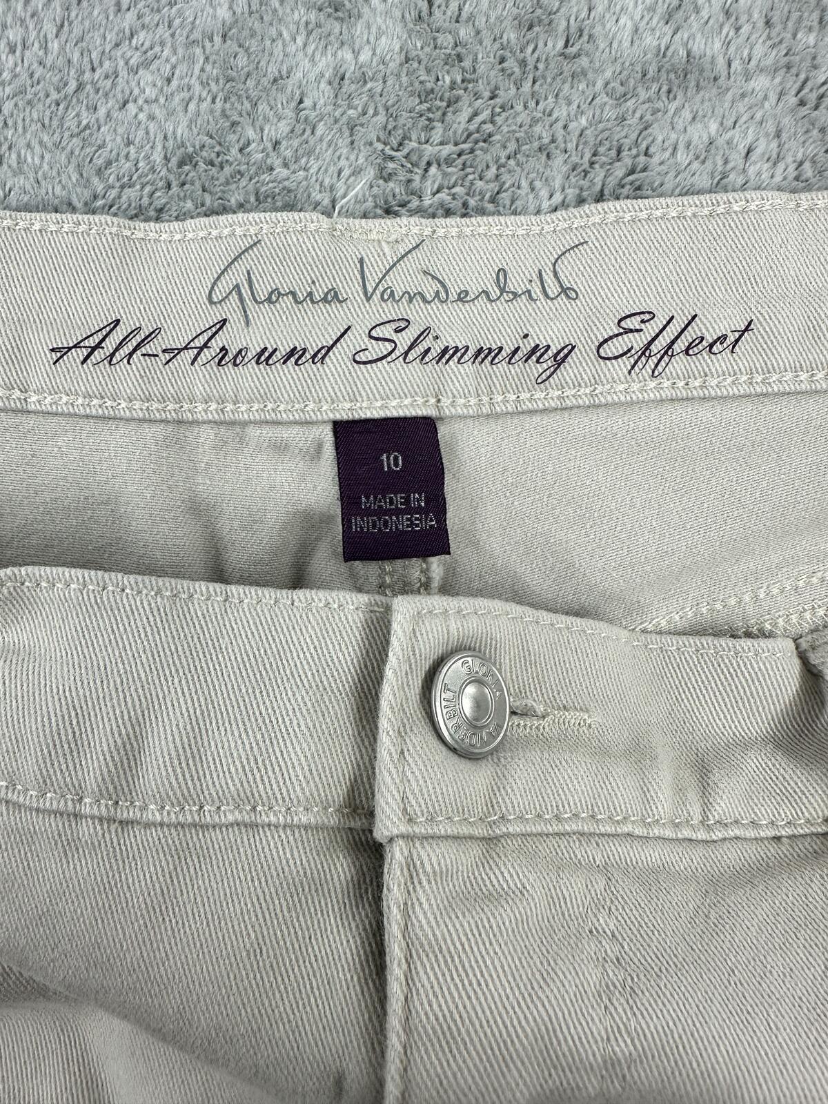 Gloria Vanderbilt Light Gray Embroidered Back Pocket Casual Shorts