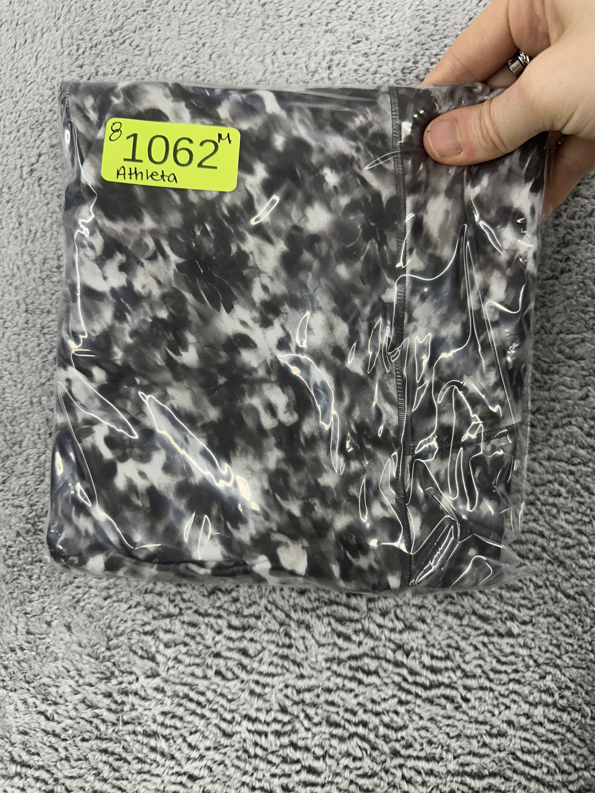 Athleta Salutation Stash 7/8 Tight Leggings Black White Abstract Print