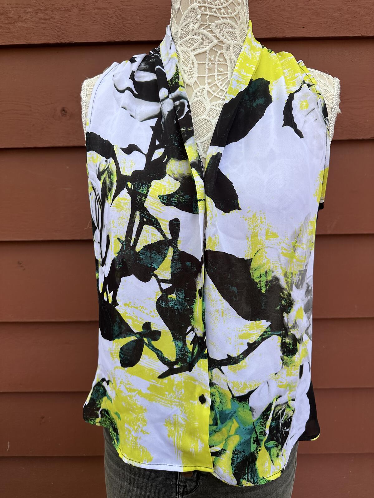 NWT Worthington Floral Print Sleeveless Blouse
