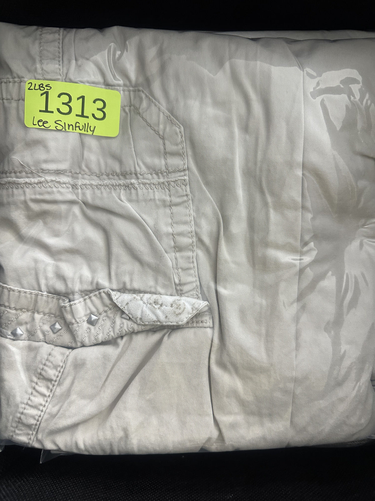 Lee Sinfully Soft Beige Cargo Capri Shorts Medium Casual Utility Summer
