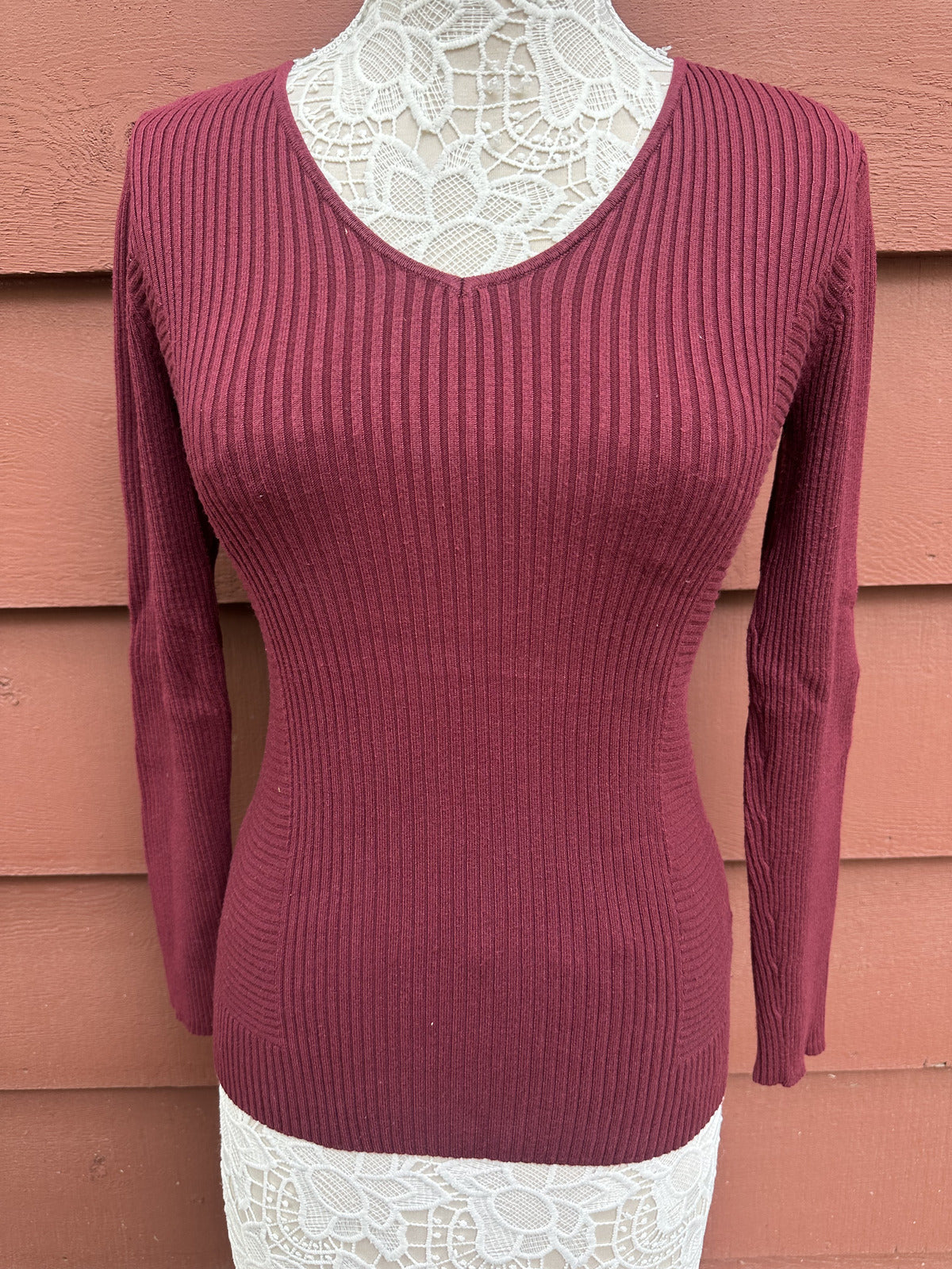 White House Black Market Burgundy V Neck Ribbed Sweater Elegant Preppy Minimal