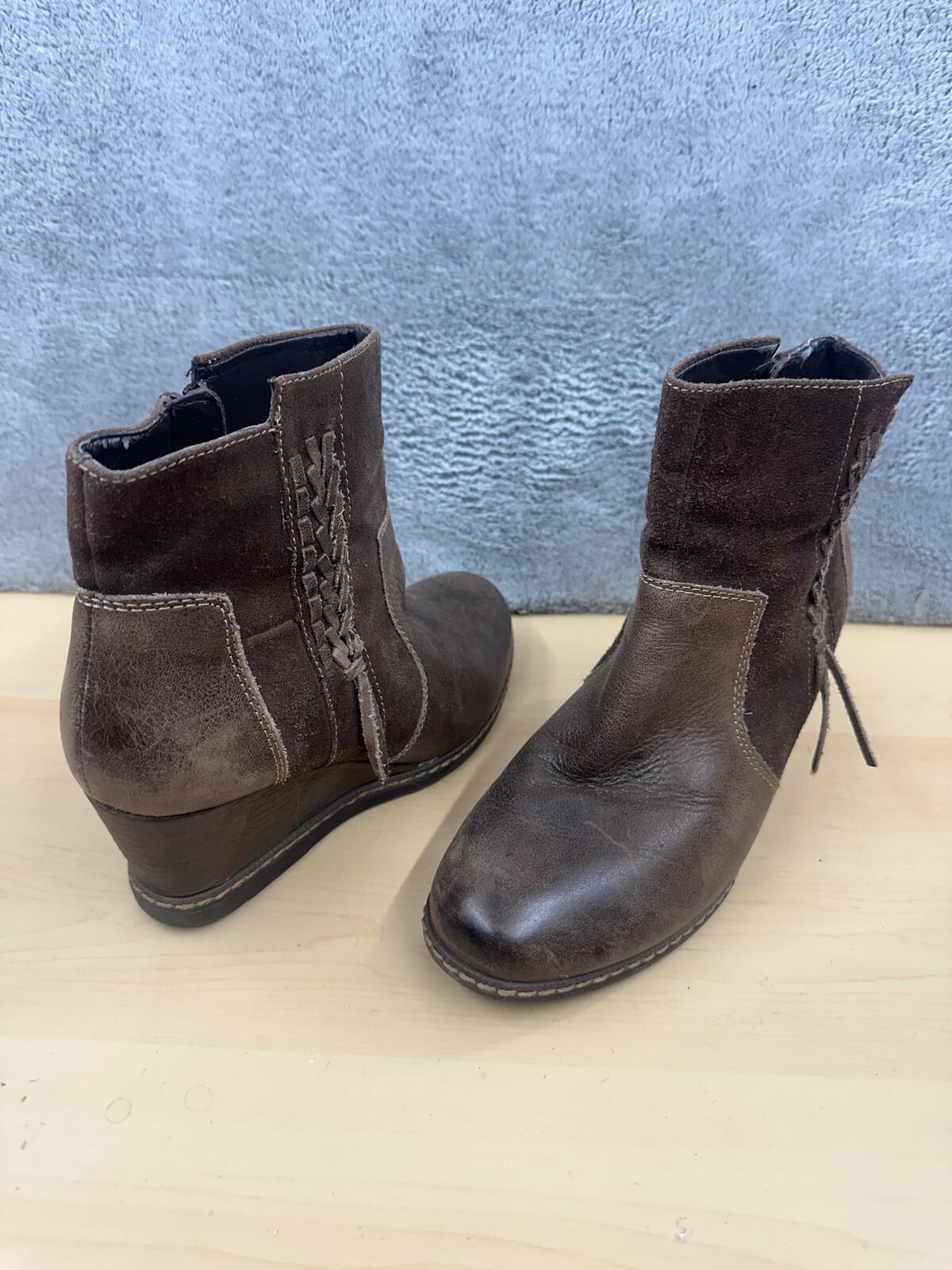 Earth Brown Leather Ankle Boots