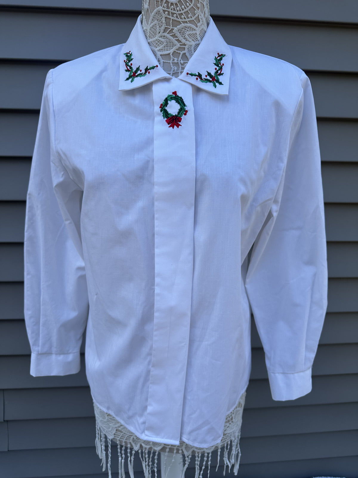 Norton McNaughton Vintage White Holiday Embroidered Button Up Blouse Christmas