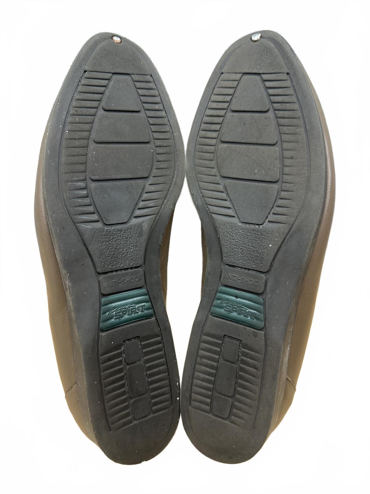 Easy Spirit Classic Taupe Leather Slip On Flats