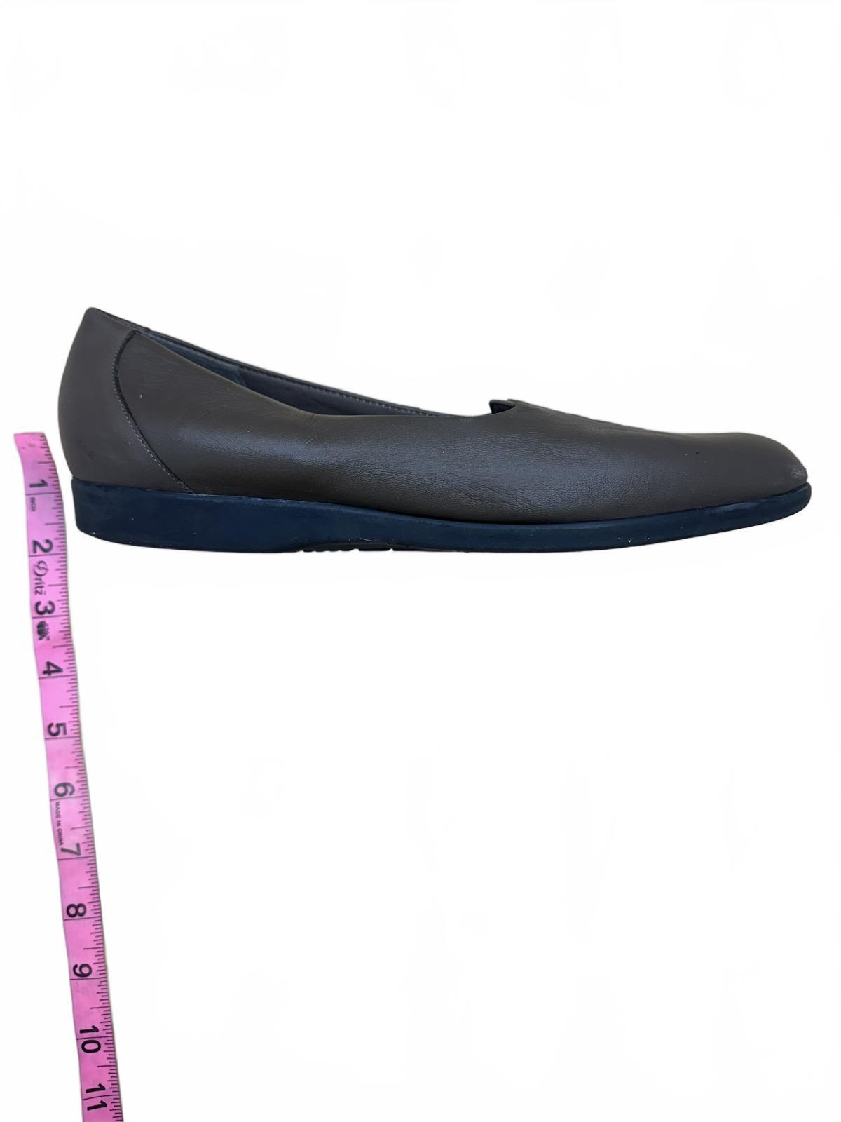 Easy Spirit Classic Taupe Leather Slip On Flats