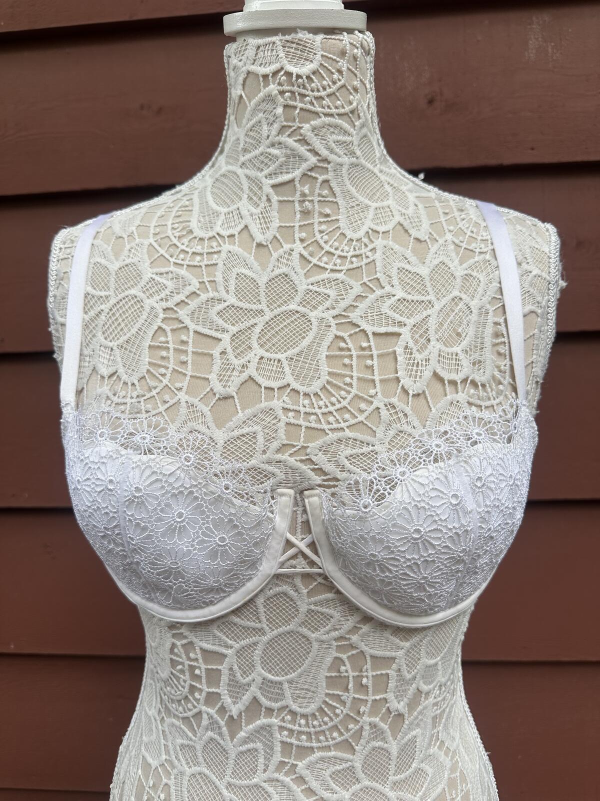 Victoria's Secret Very Sexy White Lace Underwire Bra 36C Y2K Fairycore Feminine
