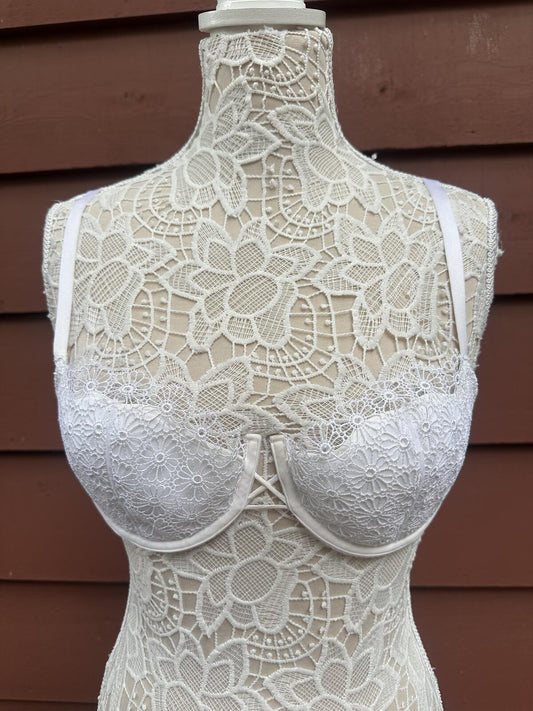 Victoria's Secret Very Sexy White Lace Underwire Bra 36C Y2K Fairycore Feminine