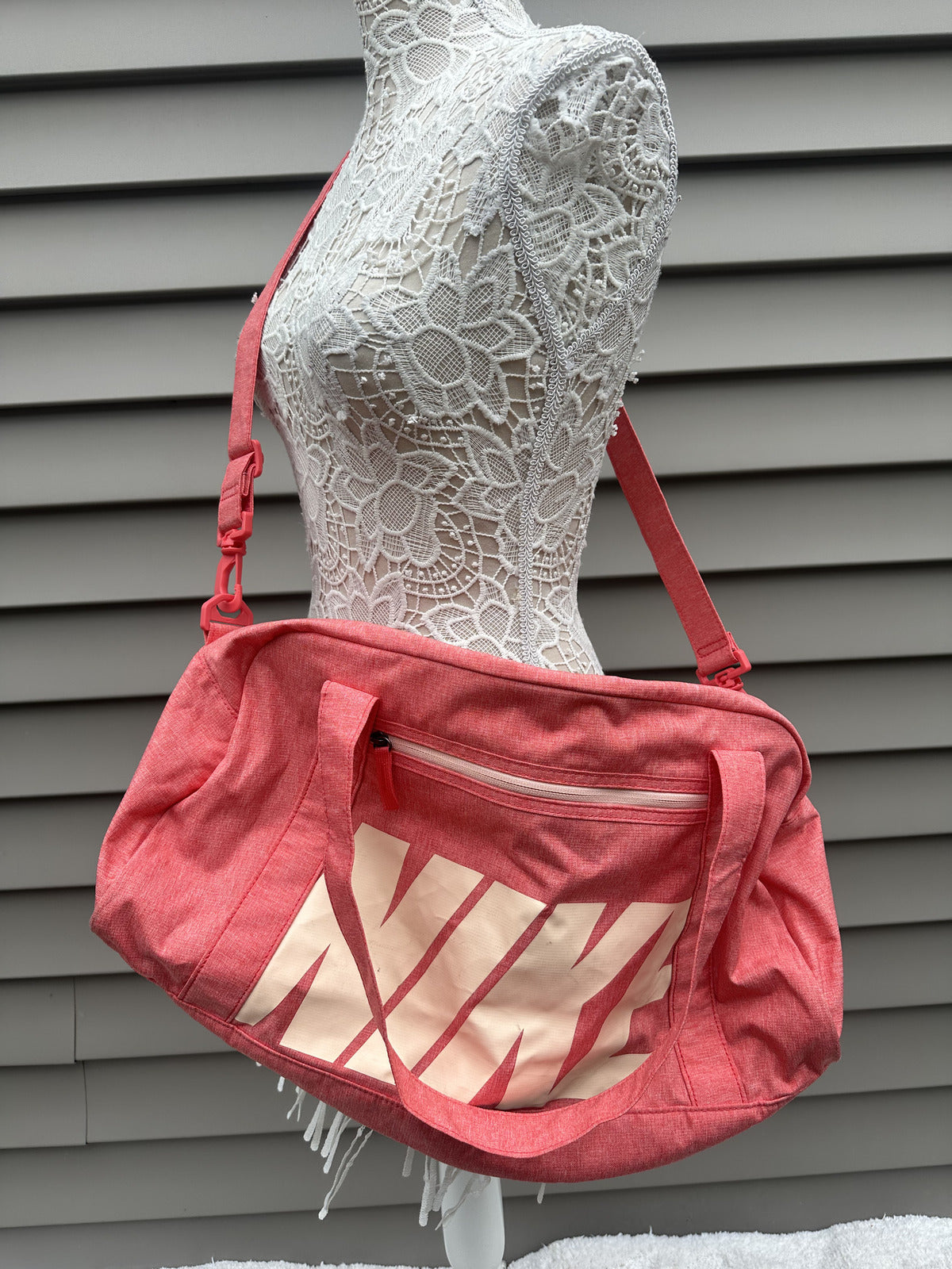 Nike Pink Duffel Bag Casual Sporty Athleisure Streetwear Travel Gym Bag
