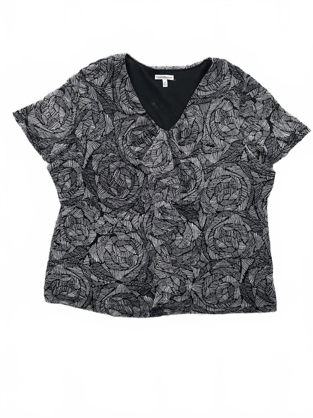 Croft & Barrow Black and White Abstract Pattern V Neck Short Sleeve Top