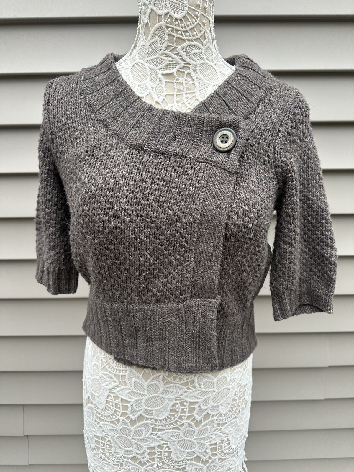 Cozy Chunky Textured Knit Cropped Sweater with Button Detail Brown