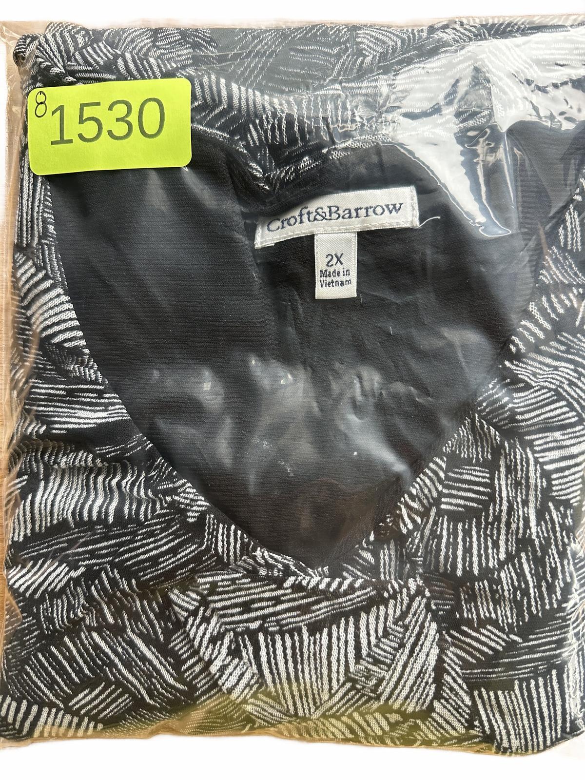Croft & Barrow Black and White Abstract Pattern V Neck Short Sleeve Top