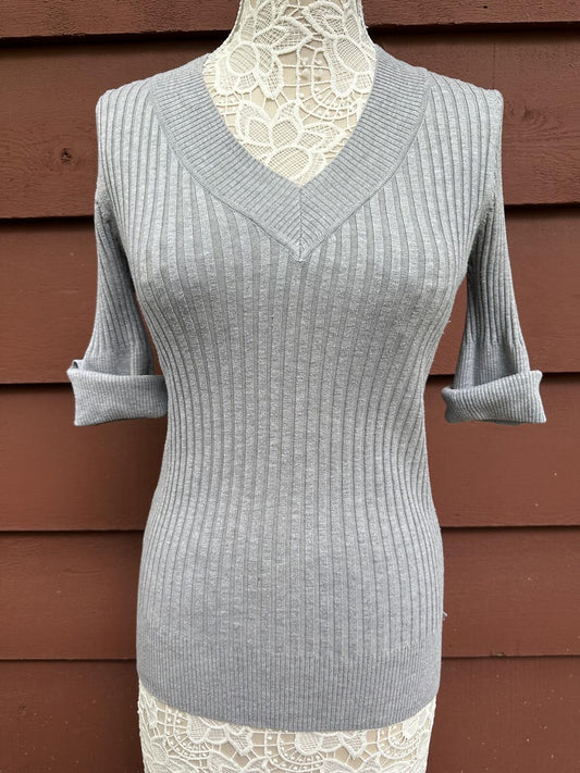 Y2K Style Gray Ribbed Knit V-Neck Sweater with Roll Tab Sleeves