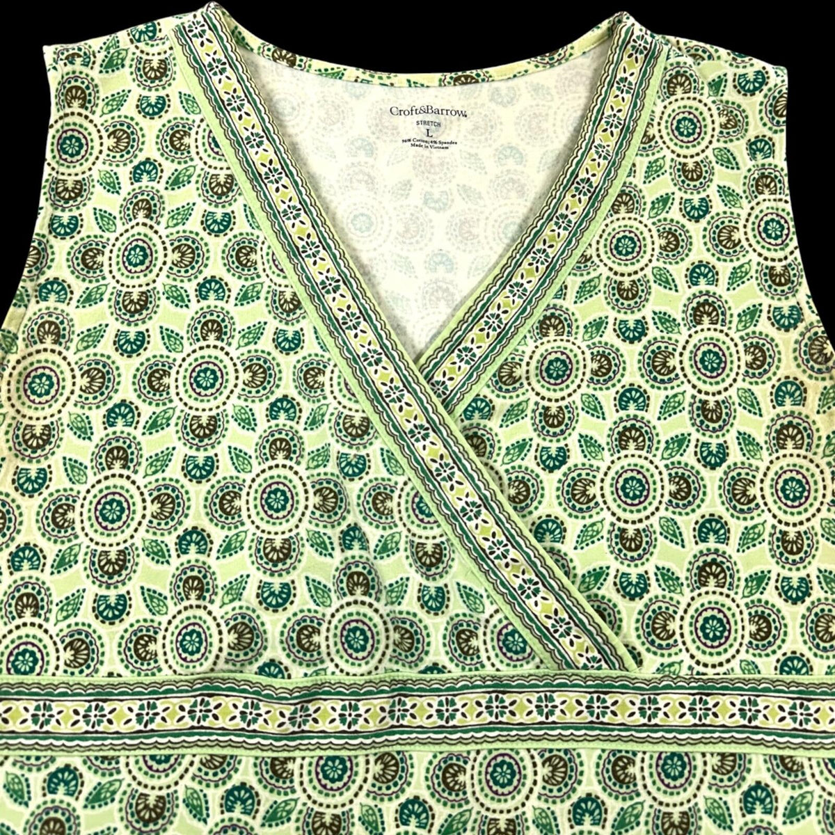 Croft & Barrow Green Geometric Medallion Surplice Tank