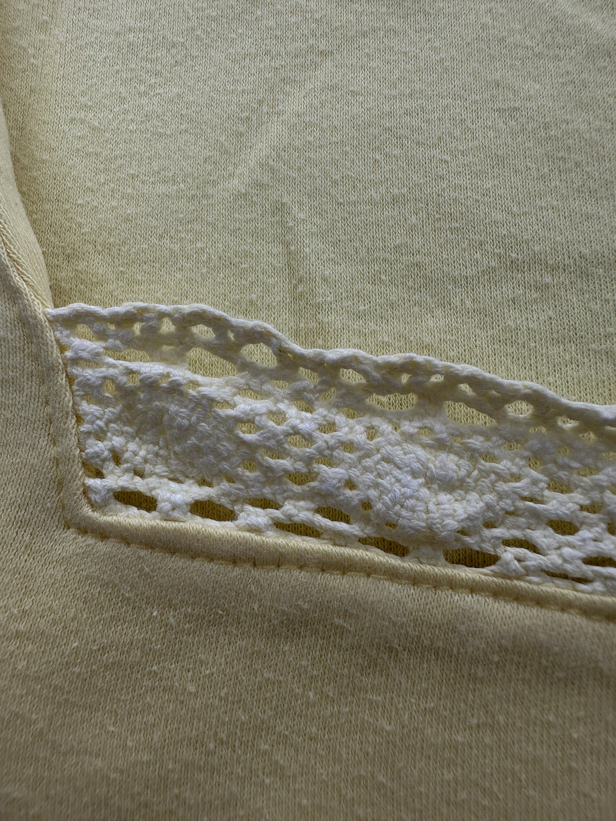 Draper's & Damon's Yellow Lace Trim Tank Top Vintage Inspired Summer Top