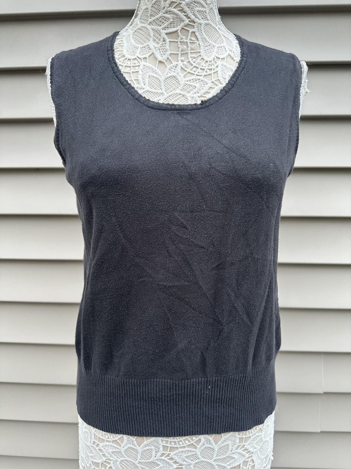 Classic Black Sleeveless Tank Top Perfect for Minimalist and Preppy