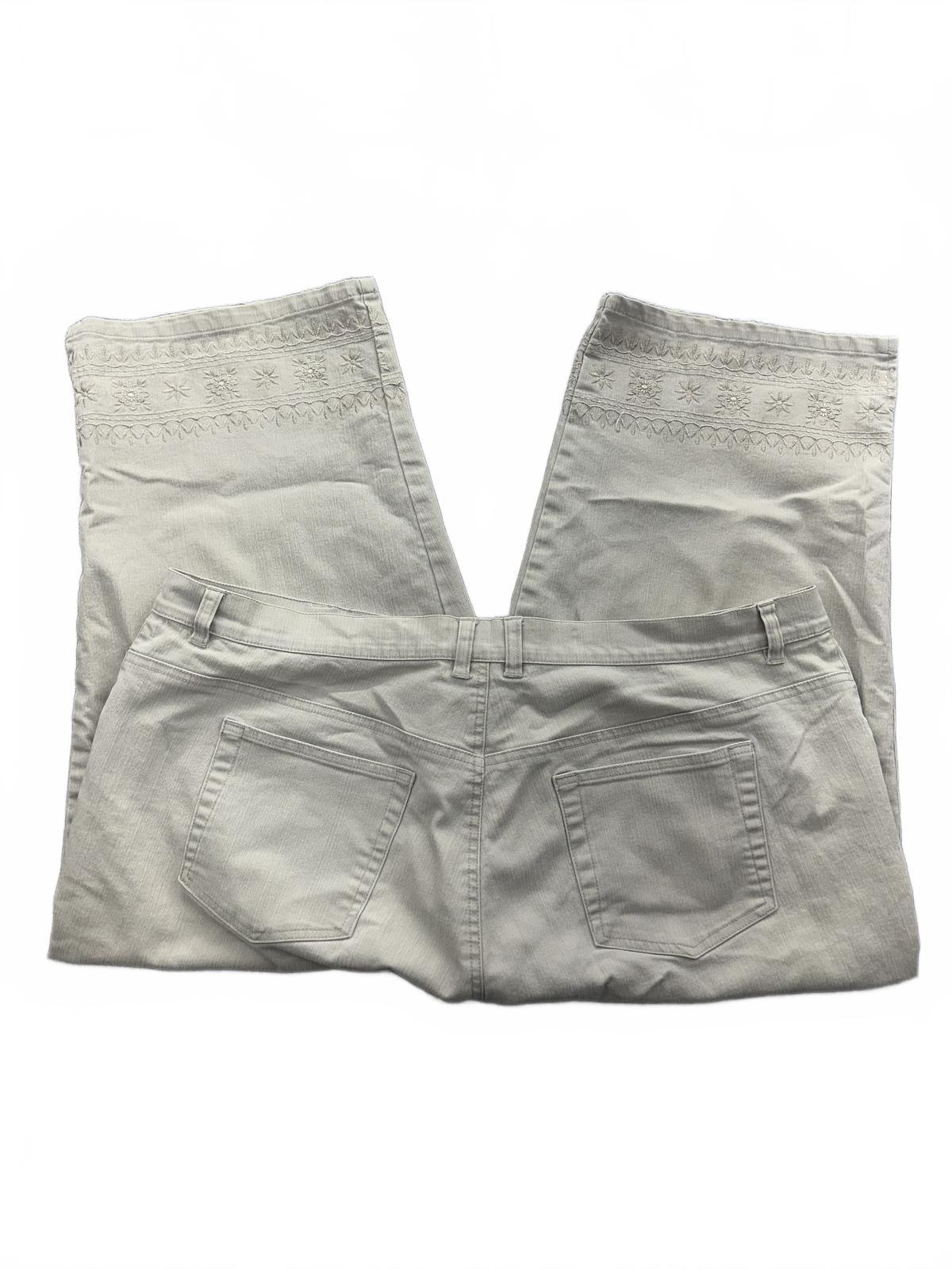 Gloria Vanderbilt White Embroidered Capri Pants