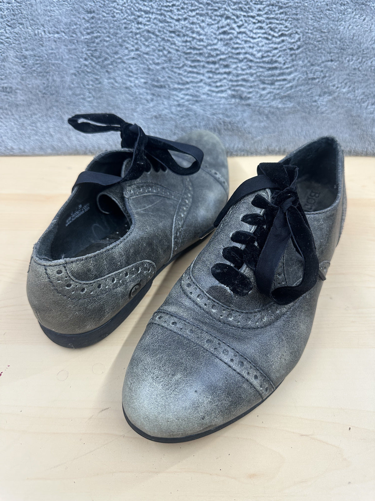 Born Vintage Style Gray Leather Oxford Shoes with Velvet Ribbon Laces