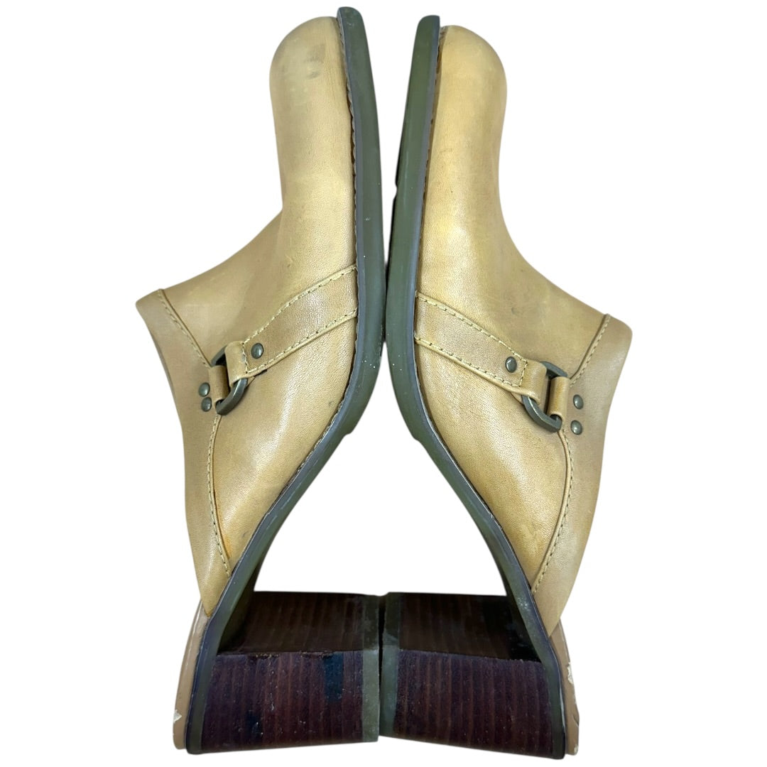 Liz Claiborne Cream Heeled Mule