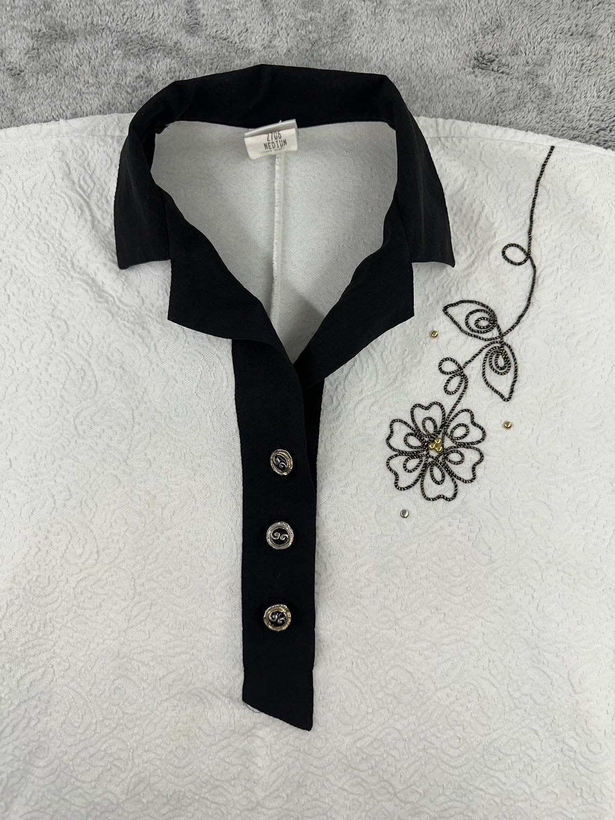 Vintage Textured White and Black Polo Shirt with Floral Embroidery