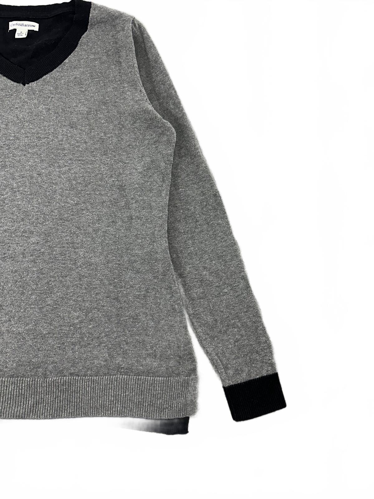 Croft & Barrow Two Tone V Neck Sweater in Gray and Black
