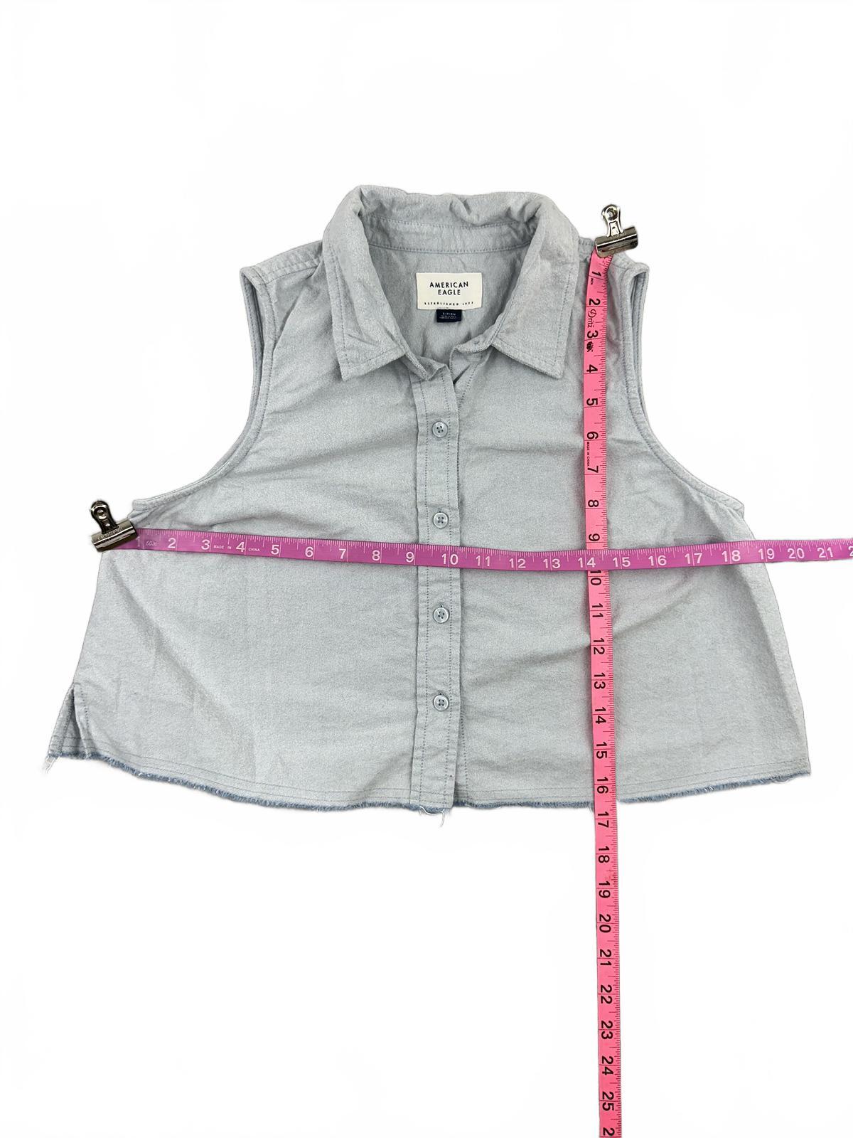 American Eagle Sleeveless Button Up Crop Top