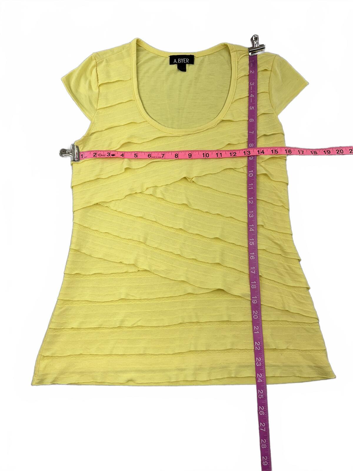 A Byer Yellow Textured Layered Scoop Neck Short Sleeve Top