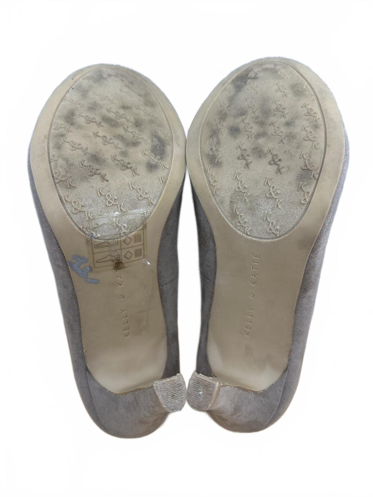 Kelly & Katie Gray Suede Classic Pumps Mid Heel Elegant Office Formal
