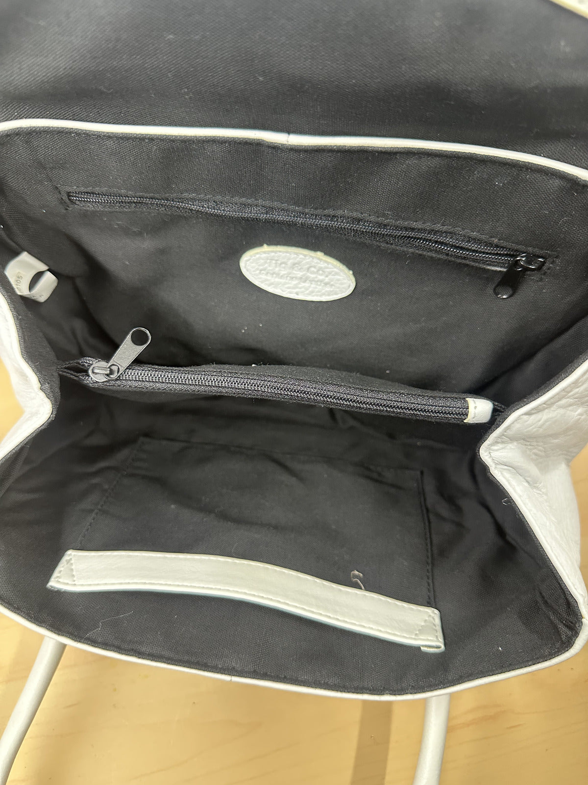 Tig & Co. White Leather Shoulder Bag