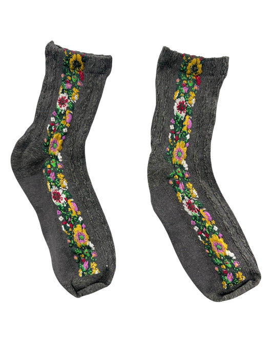 Embroidered Crew Socks