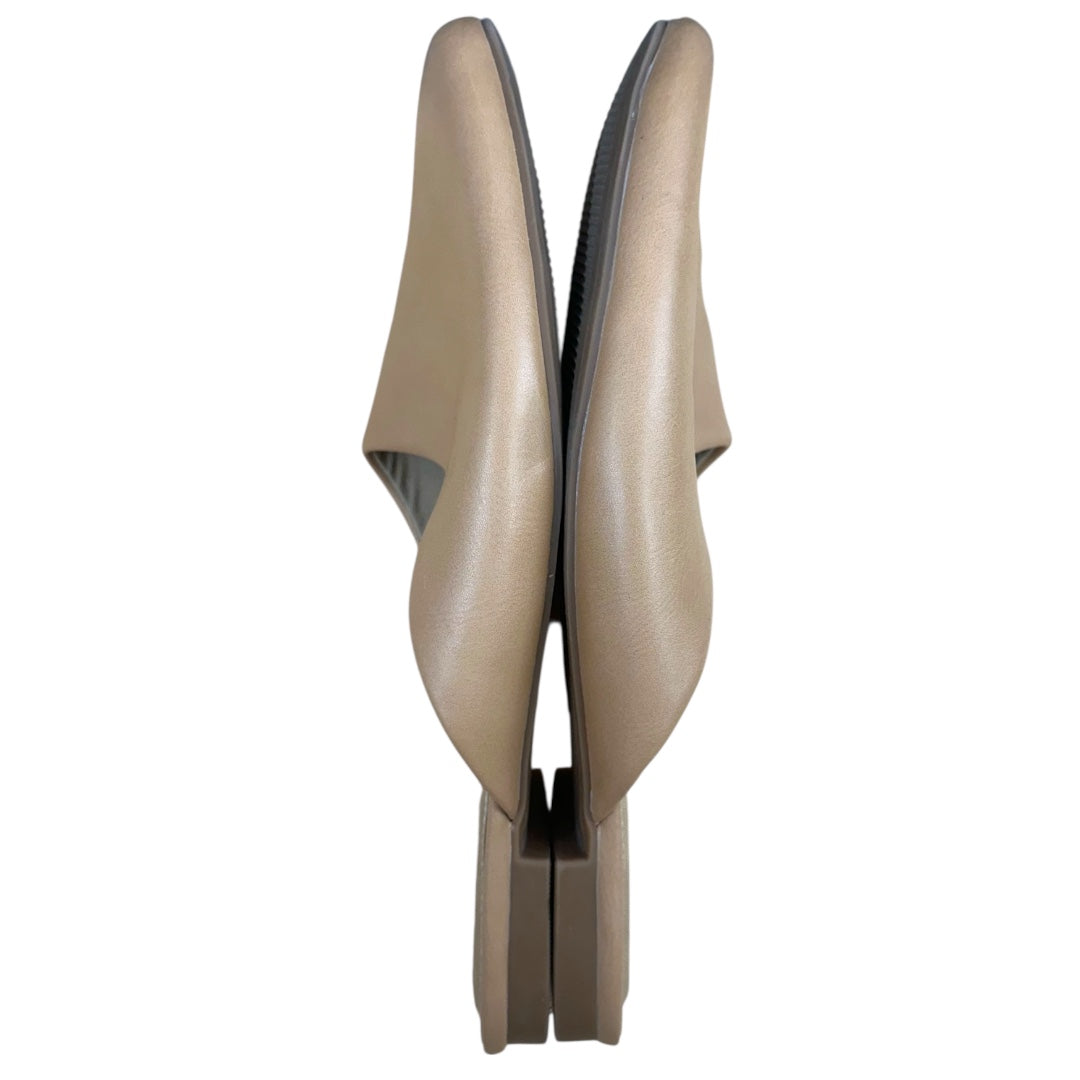 Universal Thread Greta Flat Mule NWOT