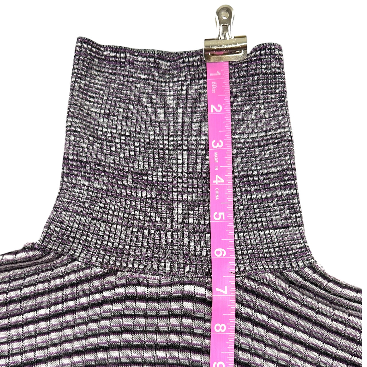 Y2K iZ Byer Purple and White Short Sleeve Turtleneck Knit Top
