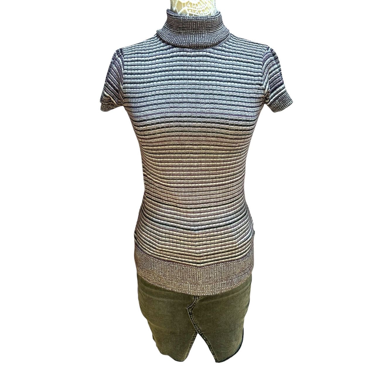 Y2K iZ Byer Purple and White Short Sleeve Turtleneck Knit Top