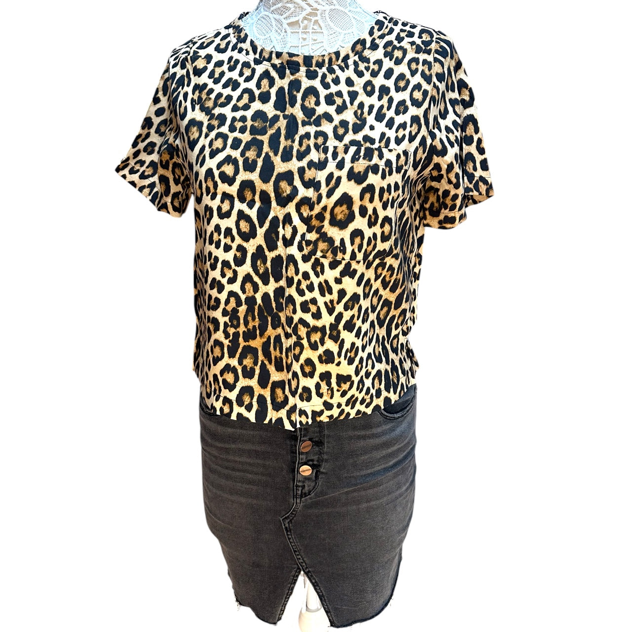 Good American Leopard Print Woven Pocket T Shirt