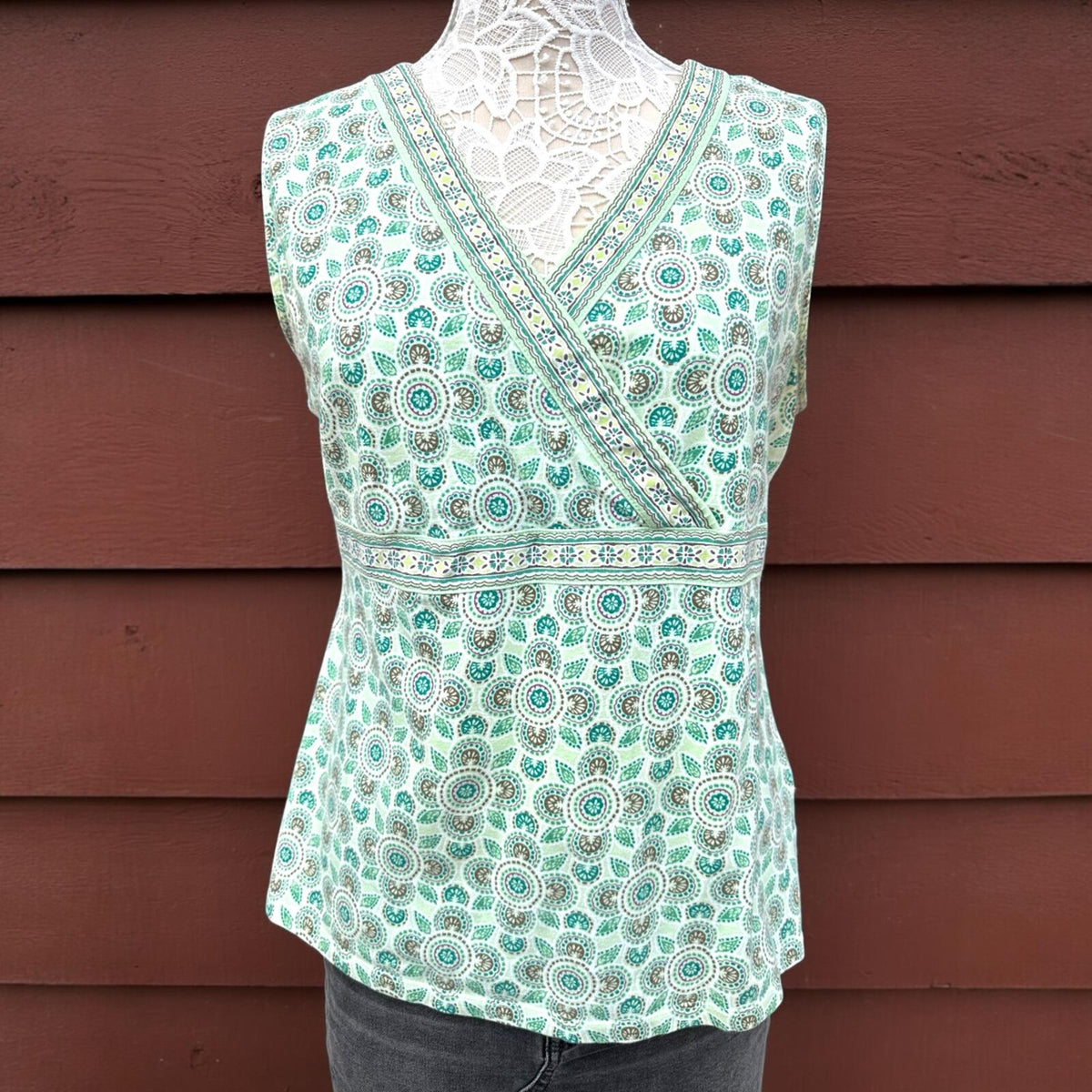 Croft & Barrow Green Geometric Medallion Surplice Tank