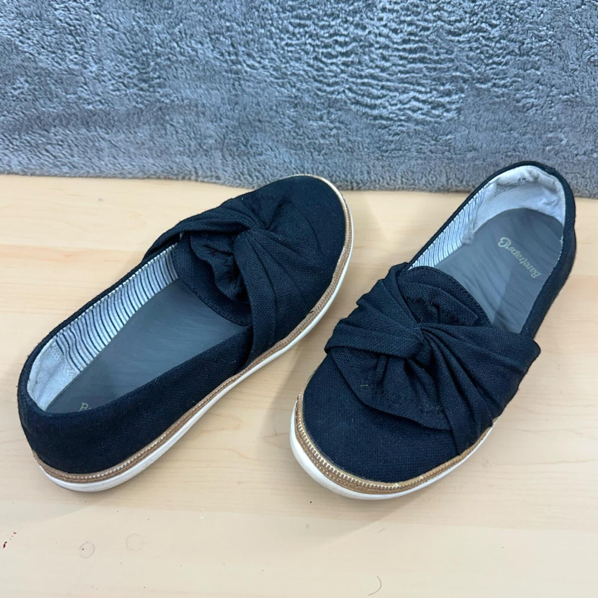 Bare Traps Yara Sneakers Black Knotted Bow Slip On