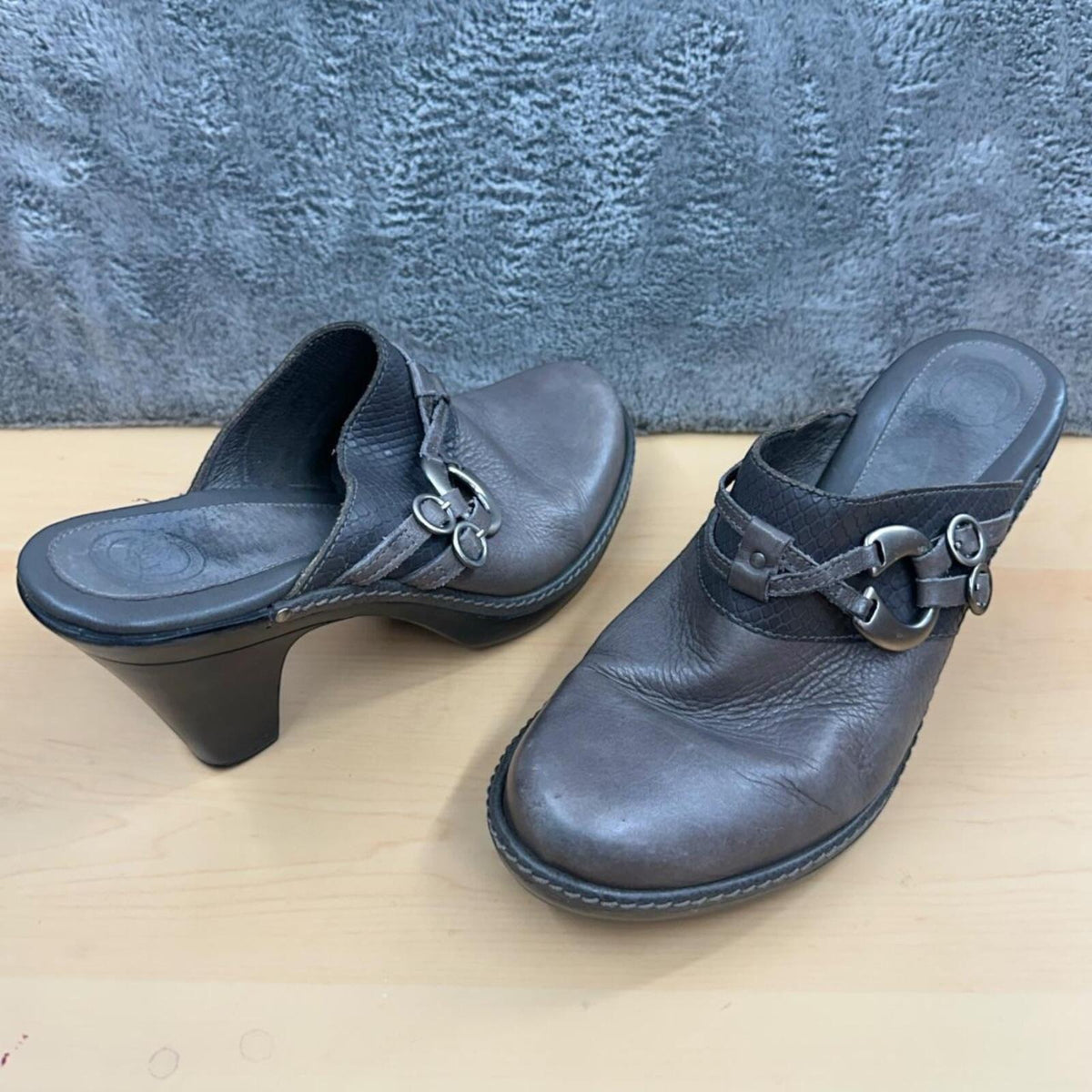 Vintage Nurture Whisper Comfort Black Leather Slip On Heeled Mule Clogs